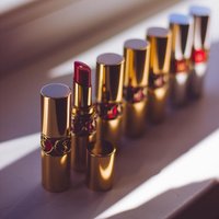 Pomadka w złotej oprawce Luxe